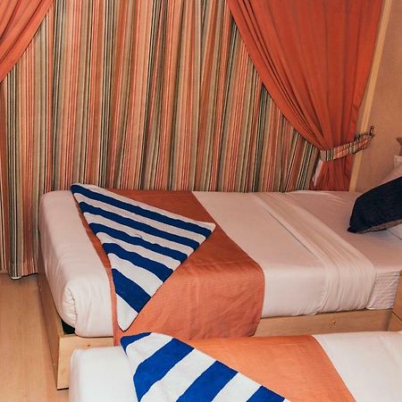 Queen Isis Floating Hotel Al Minya Buitenkant foto