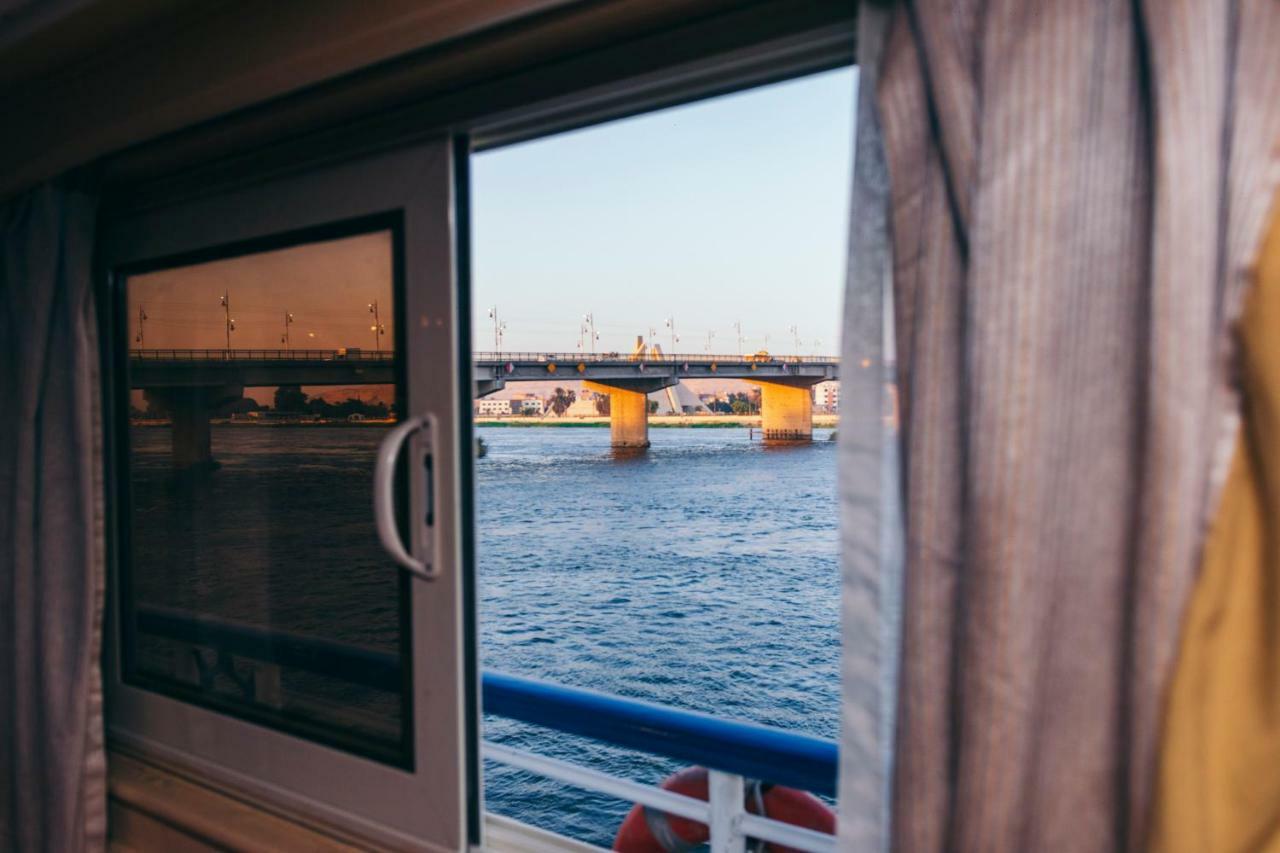 Queen Isis Floating Hotel Al Minya Buitenkant foto