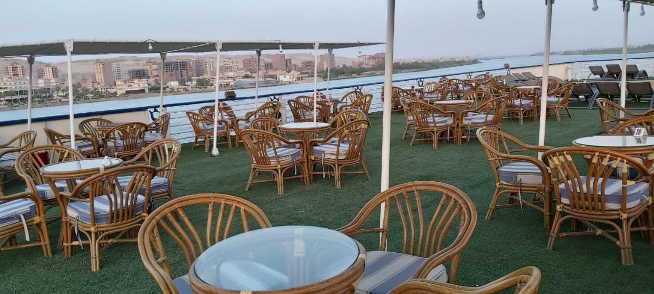 Queen Isis Floating Hotel Al Minya Buitenkant foto