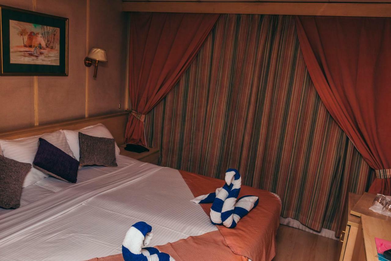 Queen Isis Floating Hotel Al Minya Buitenkant foto