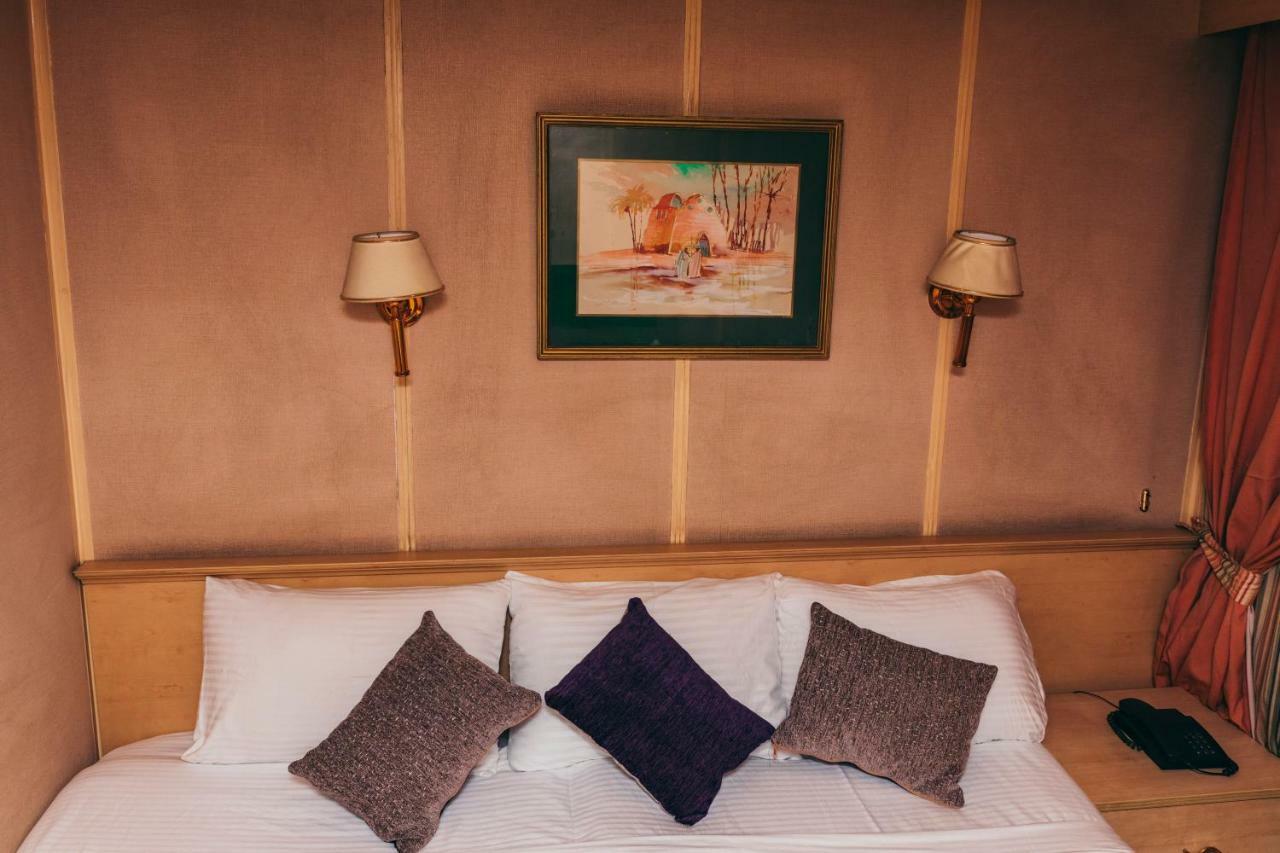 Queen Isis Floating Hotel Al Minya Buitenkant foto