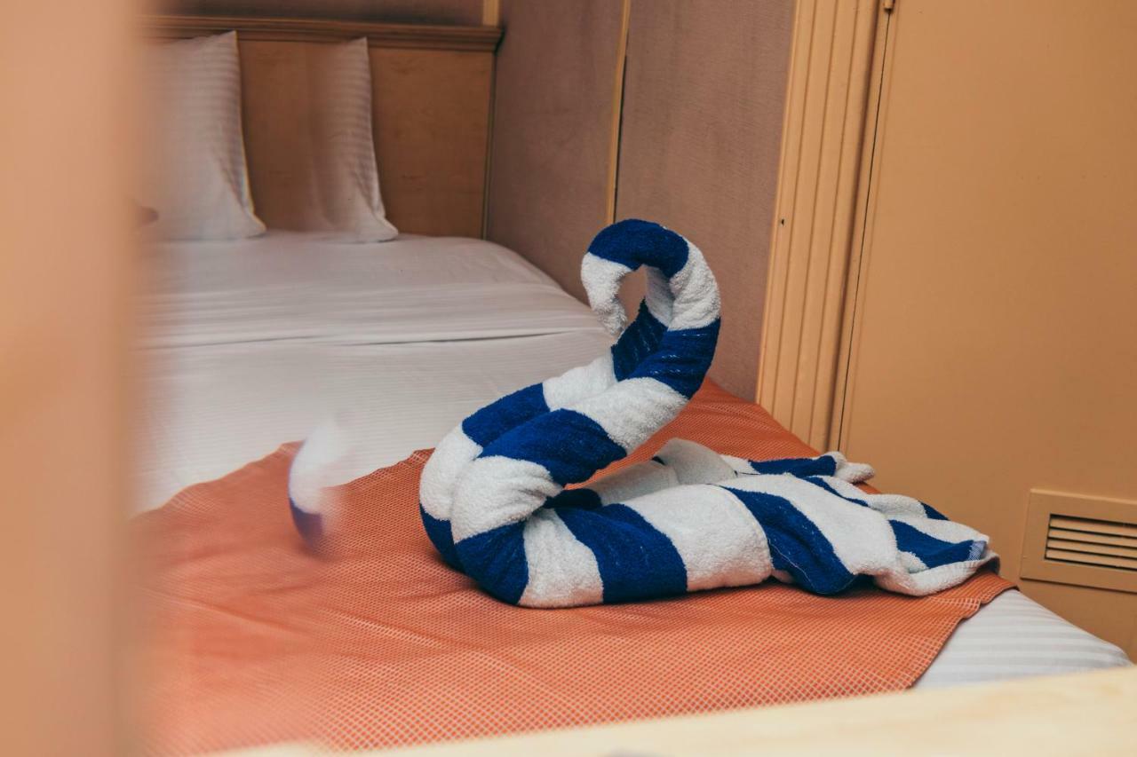 Queen Isis Floating Hotel Al Minya Buitenkant foto